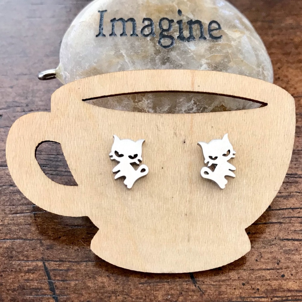 🆕 Kitty Stud Earrings Stainless Steel - Picture 2 of 3